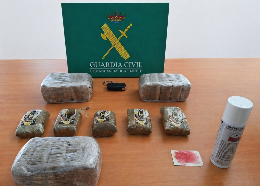 28/04/2026 La Guardia Civil de Albacete detiene a dos personas por un delito contra la salud pública.
SOCIEDAD
GUARDIA CIVIL