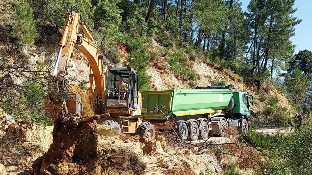 Trabajos en el acceso de Los Chorros del Río Mundo