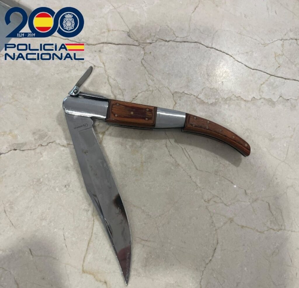Imagen de la navaja que llevaba el detenido