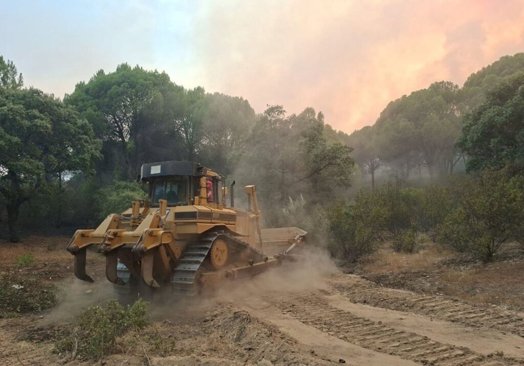 Labores de extinción del incendio de Almorox