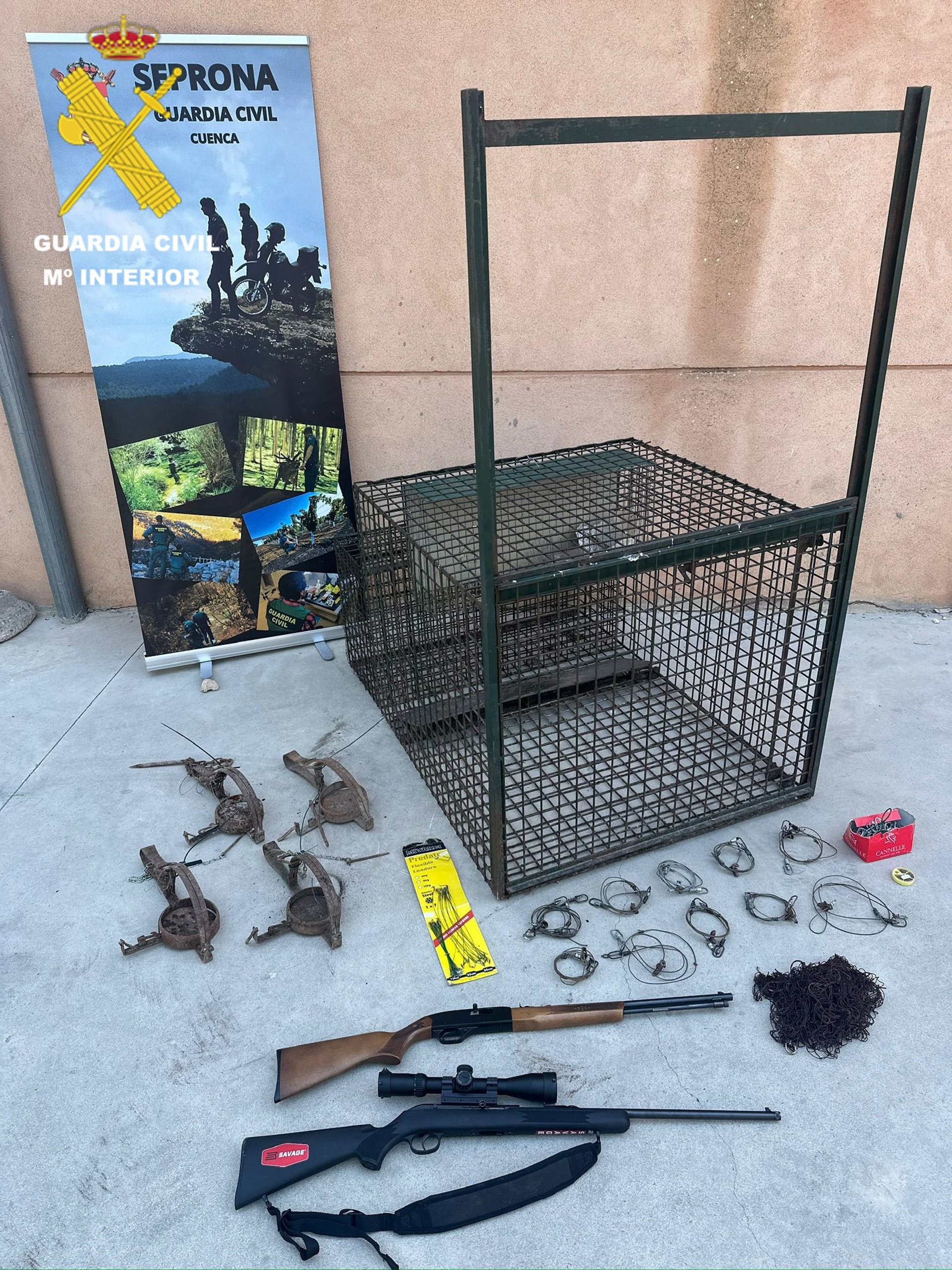 06/08/2026 La Guardia Civil detiene a 3 personas por la muerte de un lince ibérico en Cuenca..

Efectivos del Seprona de la Comandancia de la Guardia Civil de Cuenca, en el marco del ejercicio de la competencia exclusiva y específica como policía judicial e instrumental en todo el territorio nacional para perseguir delitos medioambientales, han desarticulado una organización criminal dedicada presuntamente a la eliminación sistemática de depredadores silvestres; investigación que se inició tras la localización, en abril de 2026, del cadáver de un lince ibérico abatido por disparos en el límite de los términos de Huelves y Barajas de Melo.

SOCIEDAD CASTILLA-LA MANCHA ESPAÑA EUROPA CUENCA AUTONOMÍAS
GUARDIA CIVIL