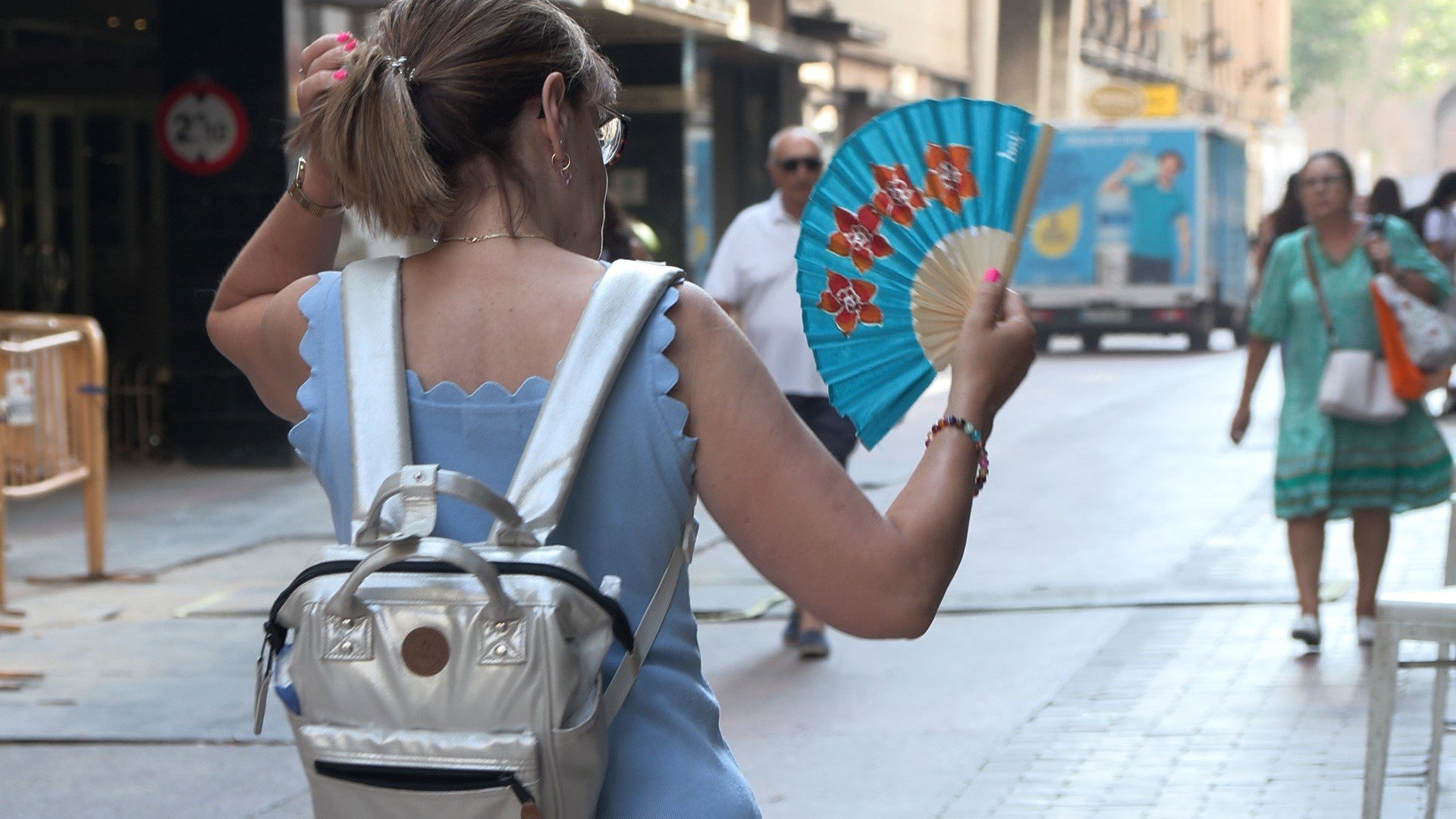 13/07/2026 Mujer con abanico por las altas temperaturas en Zaragoza
ARAGÓN ESPAÑA EUROPA ZARAGOZA SOCIEDAD SALUD