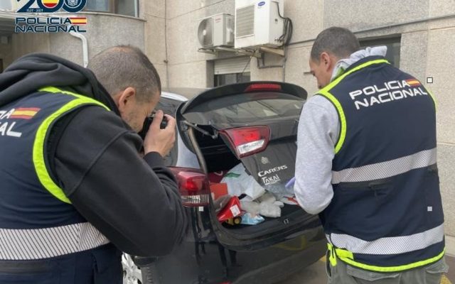 20/03/2026 La Policía Nacional detiene en Ciudad Real a un varón especializado en la comisión de robos en vehículos..

La Policía Nacional ha detenido en Ciudad Real a un delincuente especializado en la comisión de robos y hurtos en el interior de vehículos. El detenido, que ya había sido arrestado con anterioridad por delitos contra el patrimonio, es considerado como presunto autor de once hechos delictivos.

SOCIEDAD CASTILLA-LA MANCHA ESPAÑA EUROPA CIUDAD REAL AUTONOMÍAS
POLICÍA NACIONAL