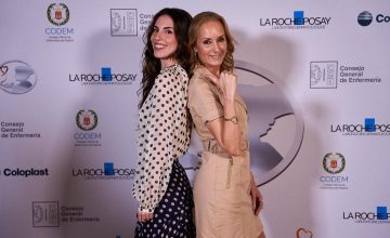 11/05/2026 Una enfermera de Oncología de Valdepeñas, reconocida por la Fundación Sandra Ibarra como 'Enfermera más llena de vida'.

La enfermera del Servicio de Oncología del Hospital General de Valdepeñas, Claudia María Rodríguez Gómez, ha sido distinguida en las VI Distinciones 'Dama de la Lámpara' Florence Nightingale 2026. Unos reconocimientos organizados por la Fundación Sandra Ibarra y el Departamento de Enfermería de la Facultad de Medicina de la Universidad Autónoma de Madrid (UAM).

SALUD ESPAÑA EUROPA CASTILLA-LA MANCHA
JCCM