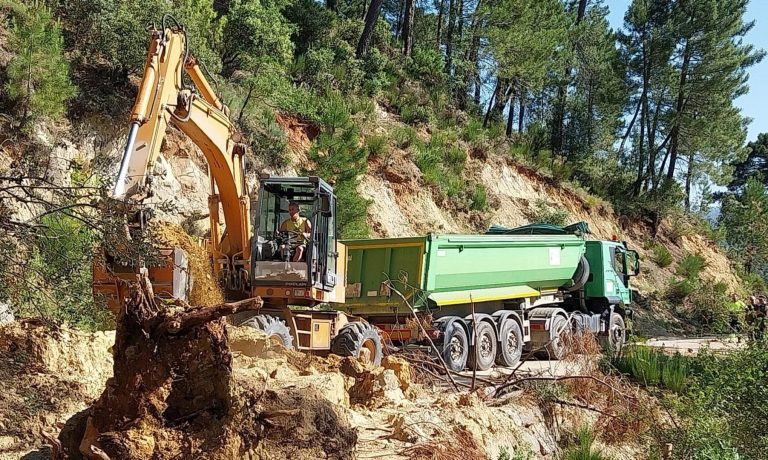 Trabajos en el acceso de Los Chorros del Río Mundo