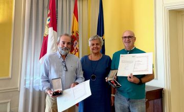 27/07/2026 La subdelegada del Gobierno de España en Cuenca, M.ª Luz Fernández, ha entregado esta mañana las Medallas al Mérito de la Protección Civil en su categoría de Bronce con distintivo Rojo a Miguel Ángel del Olmo Muñoz y Jesús Sintes Puertas.
SOCIEDAD CASTILLA-LA MANCHA ESPAÑA EUROPA CUENCA AUTONOMÍAS
SUBDELEGACIÓN DEL GOBIERNO