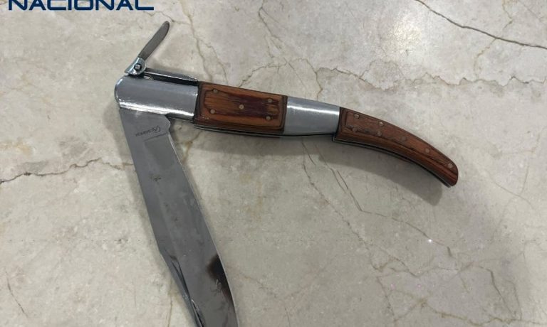 Imagen de la navaja que llevaba el detenido