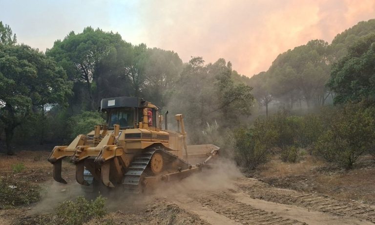 Labores de extinción del incendio de Almorox