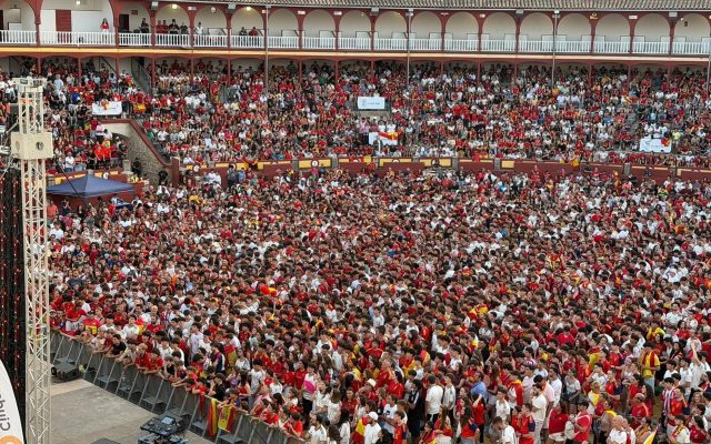 El Ayuntamiento de Ciudad Real solicita a la Real Federación Española de Fútbol que el Trofeo de la Copa del Mundo 2026 visite la ciudad.