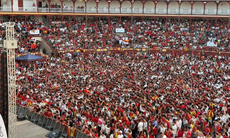 El Ayuntamiento de Ciudad Real solicita a la Real Federación Española de Fútbol que el Trofeo de la Copa del Mundo 2026 visite la ciudad.