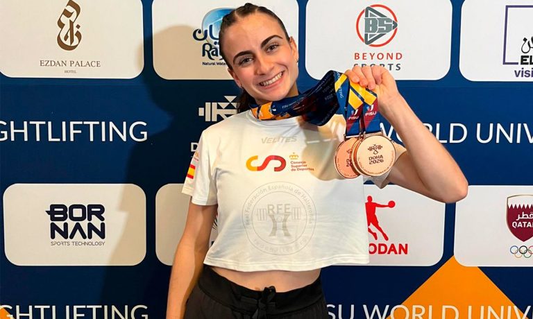 09/09/2026 La alumna de la UCLM Celia Reoyos Villamor consigue tres bronces en el mundial universitario de halterofilia.

La alumna de Enfermería en la Universidad de Castilla-La Mancha (UCLM) Celia Reoyos Villamor ha logrado tres medallas de bronce en el Campeonato del Mundo Universitario de Halterofilia de FISU (International University Sports Federation). Celebrado en Doha, la deportista ha sido convocada por la Selección Española.

SOCIEDAD 
UCLM