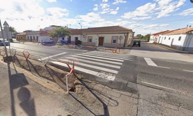 24/09/2026 Paso de peatones situado en la calle Carretera de Puertollano donde ocurrió el atropello.
SOCIEDAD CASTILLA-LA MANCHA ESPAÑA EUROPA TOLEDO AUTONOMÍAS
GOOGLE