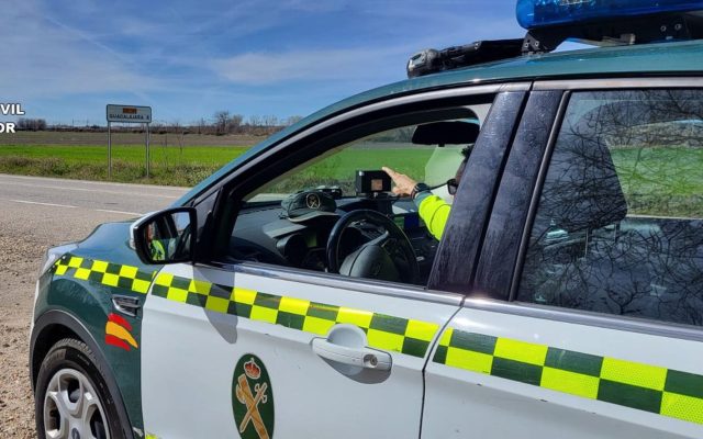 25/09/2026 Investigados dos motociclistas que circulaban a 197 y 185 km/h en una carretera limitada a 90 km/h.
SOCIEDAD CASTILLA-LA MANCHA ESPAÑA EUROPA GUADALAJARA AUTONOMÍAS
GUARDIA CIVIL