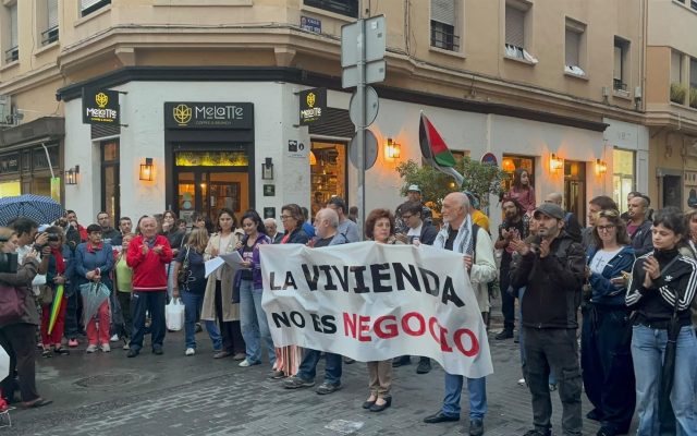 Concentración de apoyo a Maricarmen en Cuenca.
