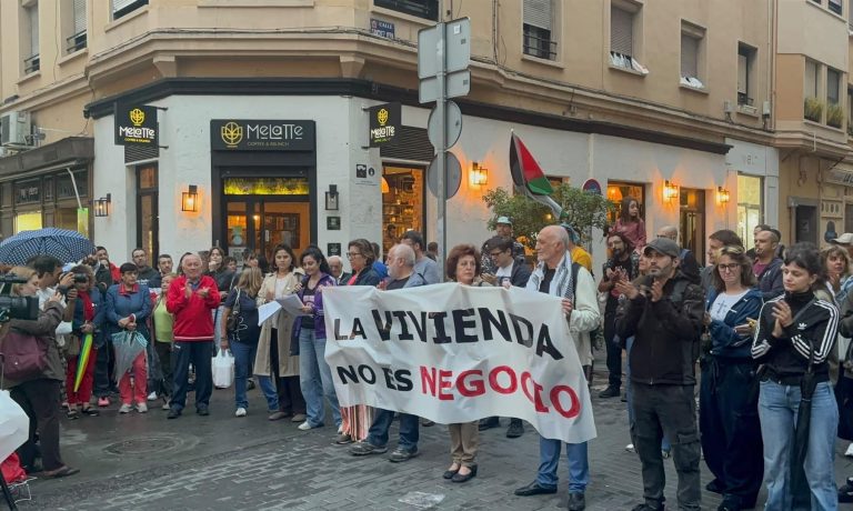 Concentración de apoyo a Maricarmen en Cuenca.