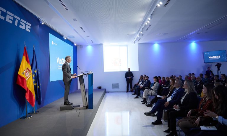 El ministro del Interior, Fernando Grande-Marlaska, presentan el nuevo modelo de respuesta policial a la violencia de género. LUGAR: Centro Tecnológico de Seguridad (CETSE), a 15 de enero de 2025, en Madrid (España)