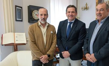 15/10/2026 El presidente de la institución provincial, Miguel Ángel Valverde, se ha reunido con el presidente de la Junta Directiva de la Asociación para el Desarrollo de la Actividad Deportiva, Miguel Ángel Muñoz Trapero, y con su vicepresidente, Joaquín Lemos..

El presidente de la Diputación de Ciudad Real, Miguel Ángel Valverde, ha mantenido una reunión en el Palacio provincial con el presidente de la Junta Directiva de la Asociación Deportiva Quijote Maratón ADAD, Miguel Ángel Muñoz Trapero, y con su vicepresidente, Joaquín Lemos, para conocer de primera mano los detalles y los últimos preparativos de la próxima edición del Quijote Maratón que tendrá lugar el próximo domingo, 18 de octubre, en Ciudad Real.

DEPORTES ESPAÑA EUROPA CASTILLA-LA MANCHA
DIPUTACIÓN DE CIUDAD REAL