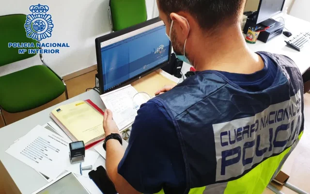 policianacionalestafa_oficok.jpg
