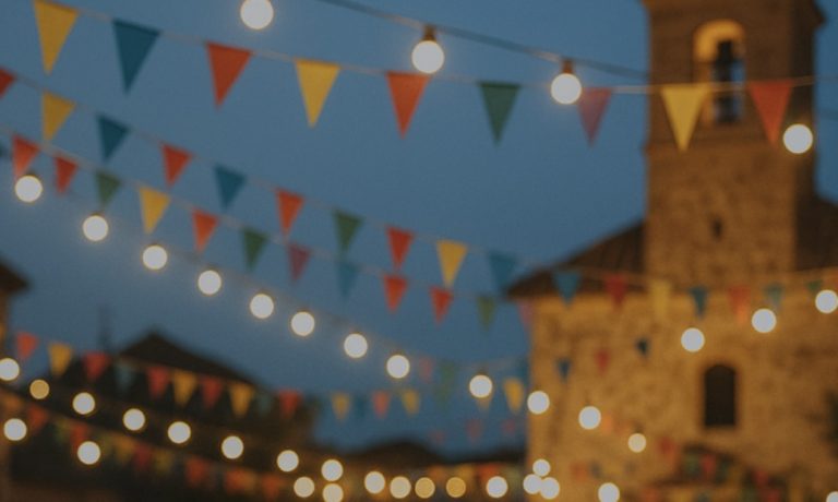 Ilustración de un pueblo en fiestas